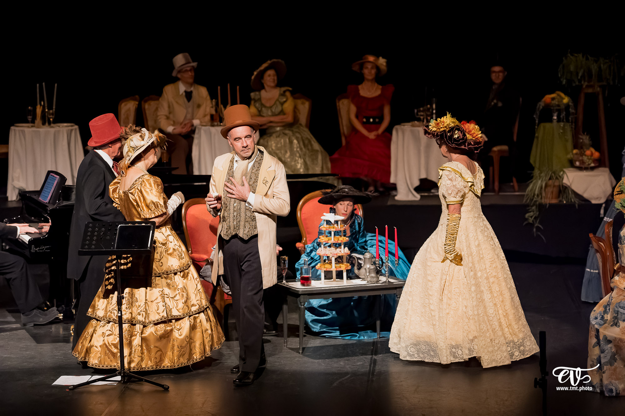 DANS LE SALON DE ROSSINI